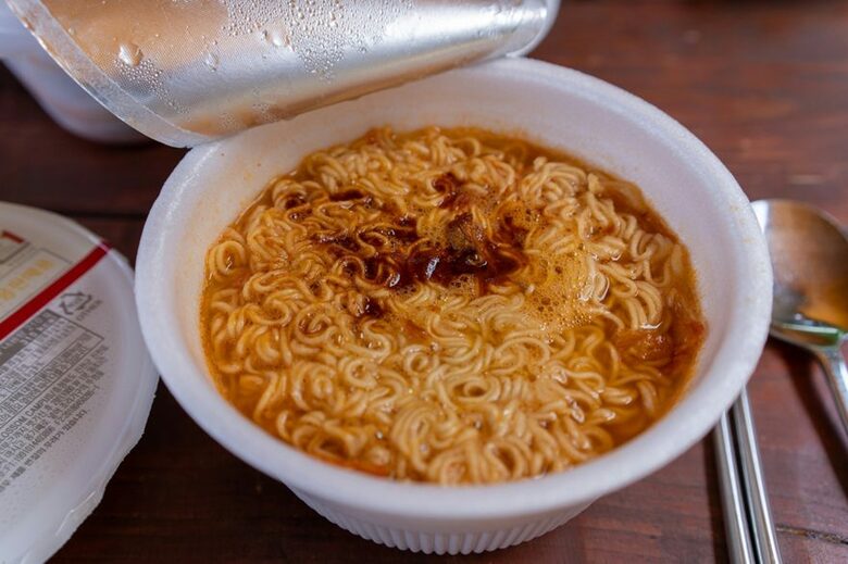 カップ麺は料理が面倒な時の救世主!カップ麺についてしらべてみました!【1000人アンケート】