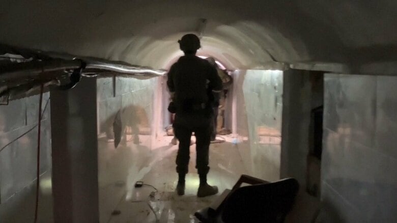 UNRWA本部の地下につながるハマスのトンネル網を発見…イスラエル軍が公開　武器を押収｜FNNプライムオンライン