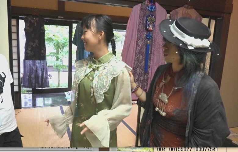 「肌ざわりがいい」　各国の衣装の着付け体験に伝統の遊びも　日中韓3か国の文化を蔵の町で体験　関連イベントは11月まで　　｜FNNプライムオンライン