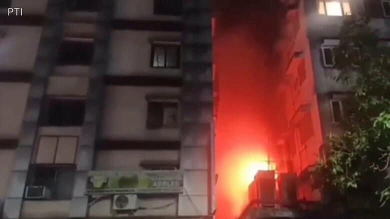 ホテル火災で子供2人含む少なくとも14人死亡…大半が窒息死　ホテル1階から出火か　インド｜FNNプライムオンライン