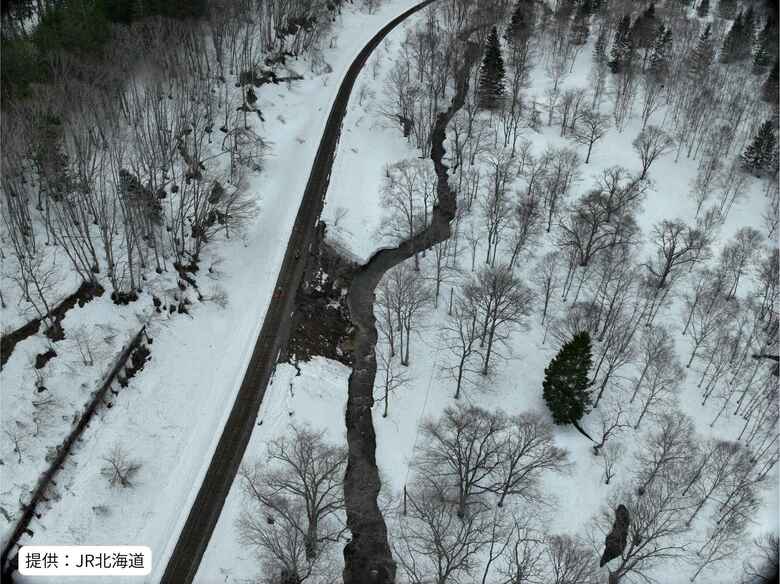 【最新・写真あり】JR函館線熱郛～目名駅間で盛土が崩壊...崩れた土砂の量は約100立方メートル_4月6日から代行バス運行へ〈北海道〉｜FNNプライムオンライン