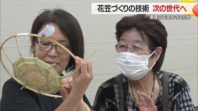 塩野さん・吉田さんが、複雑な工程を一つひとつ丁寧に指導