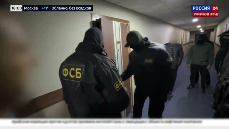 ロシア国営テレビは拘束の様子を放送