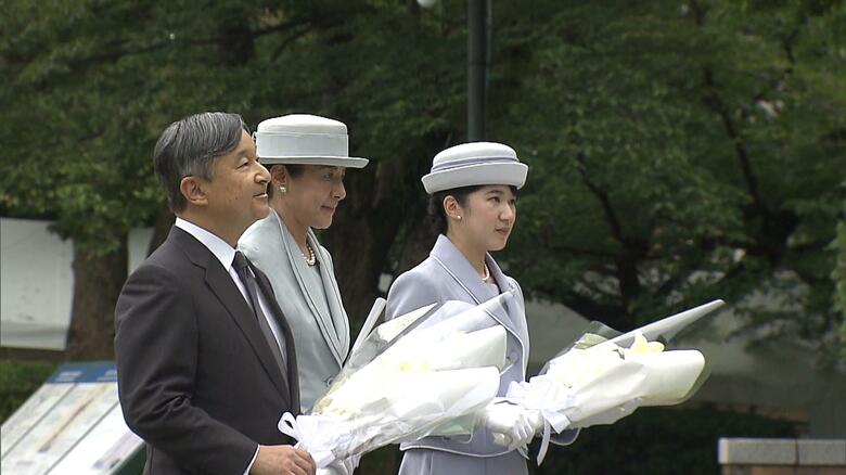 原爆投下中心地碑に供花された（長崎市・2025年9月）