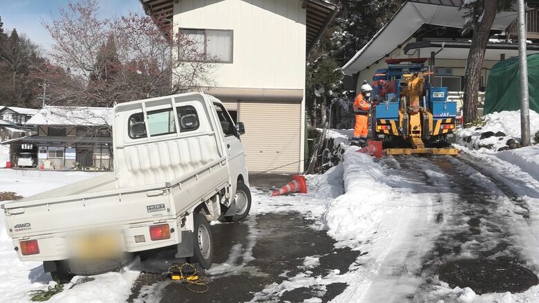 軽トラックをゆっくり牽引