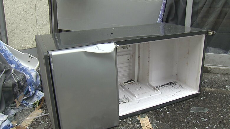 家財道具も散乱