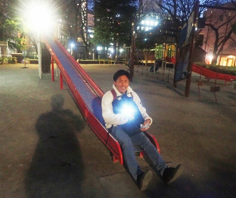 測定当日、重りを抱えて滑る塩田将基氏（提供：立教大学・村田次郎教授）