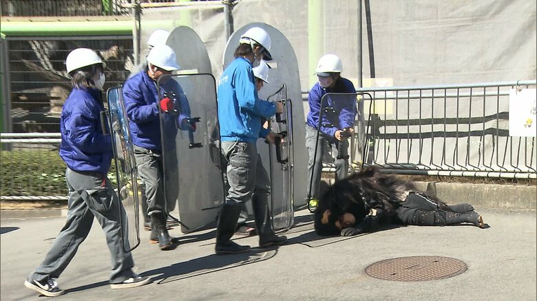 災害に備えた訓練（静岡市・日本平動物園）