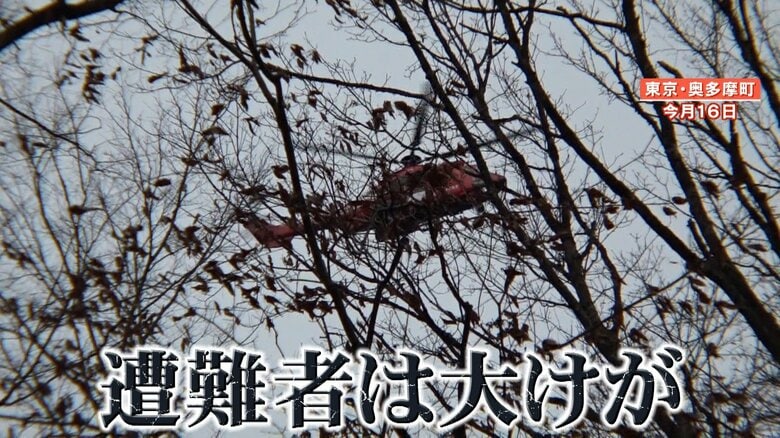 すぐに運べるよう上空にはヘリコプターが待機