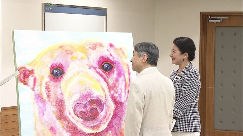 「ピース」の絵を描いた石村嘉成さんと懇談される天皇皇后両陛下