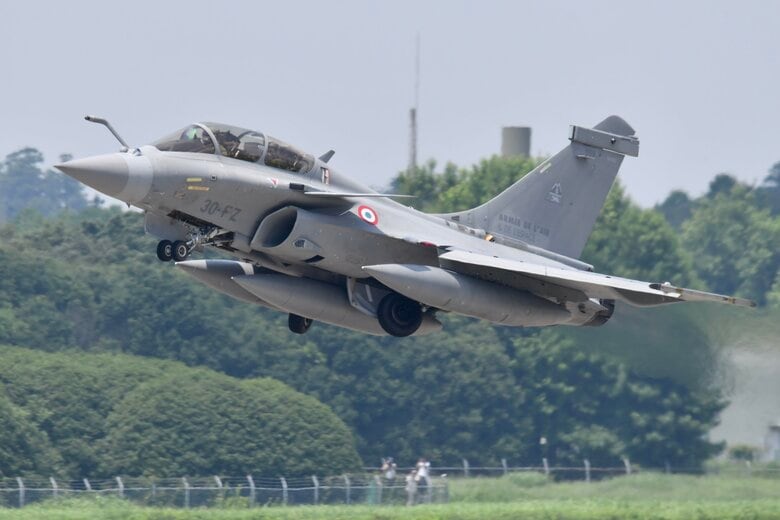 フランス空軍ラファールB戦闘機（7/20・百里基地 中曽根 彰氏撮影）