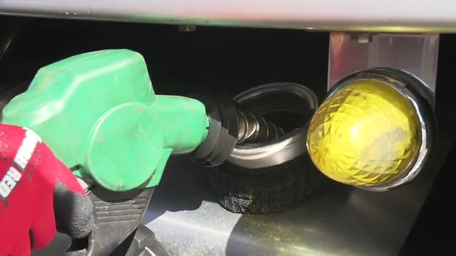 軽油は1リットルあたり17.1円の暫定税率