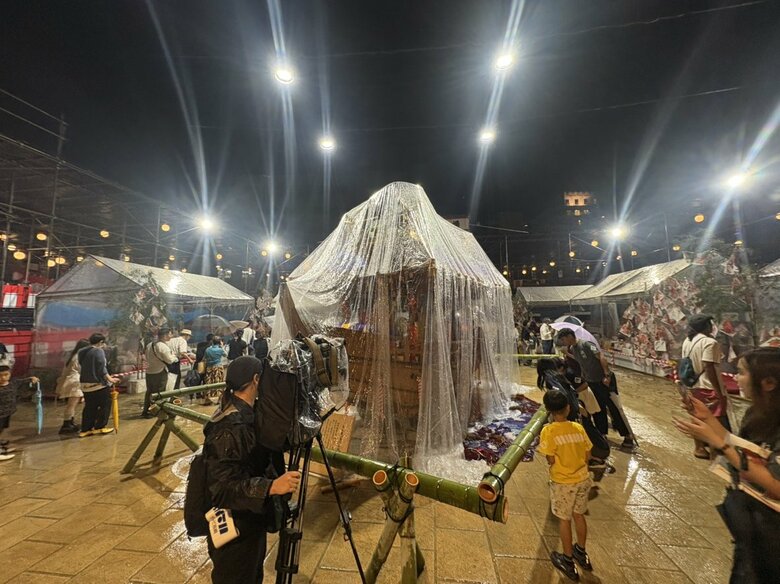 雨の中、中央公園がメイン会場