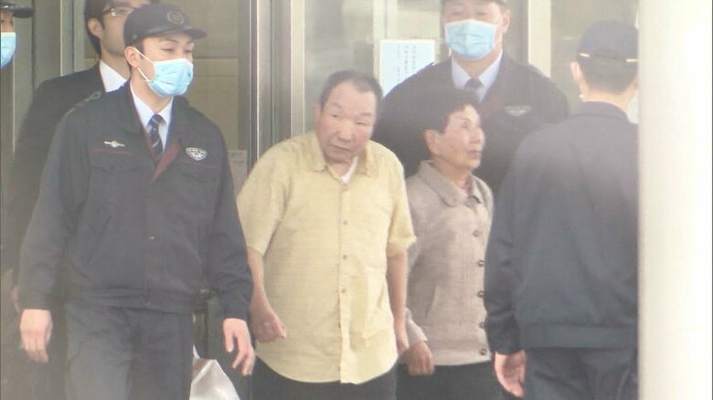 釈放された際の袴田巖さん（左）と姉・ひで子さん（右）