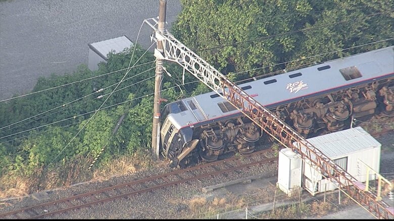 JR八代駅付近で貨物列車が脱線横転