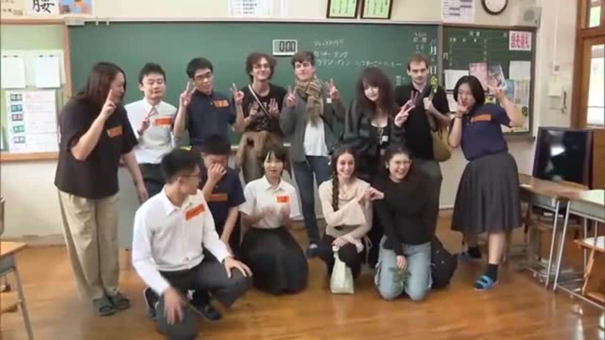 アメリカの大学生が諸塚中学校を訪問 学校見学や給食を通じて交流