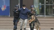 夏のレジャーシーズン前にテロ対処訓練　銃で暴れる単独テロリスト想定　制圧手順や不審物処理など確認　警視庁