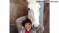 着服した金で馬6頭・高級外車購入し笑顔…総額6億円超か?家賃6万円のアパートに住む女逮捕