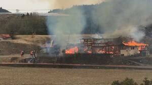 住宅を全焼する火事 けが人なし 大分県九重町