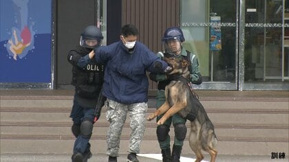 夏のレジャーシーズン前にテロ対処訓練　銃で暴れる単独テロリスト想定　制圧手順や不審物処理など確認　警視庁