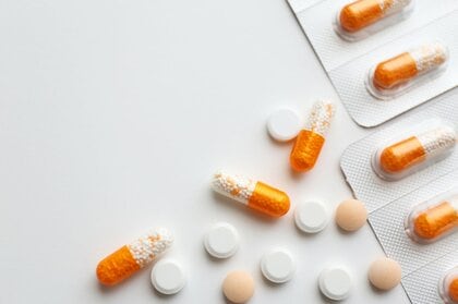 風邪薬を大量に服用するとカフェインの急性中毒で死亡することもある(画像はイメージ)