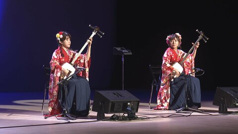 津軽三味線奏者の北村姉妹が一日警察署長　交通安全呼びかけ