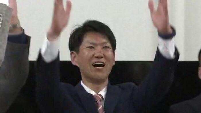 当選した佐野英利氏