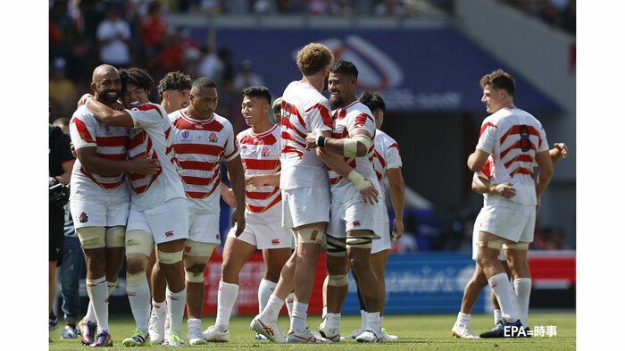 勝ち点5を獲得した日本代表(写真: EPA=時事)