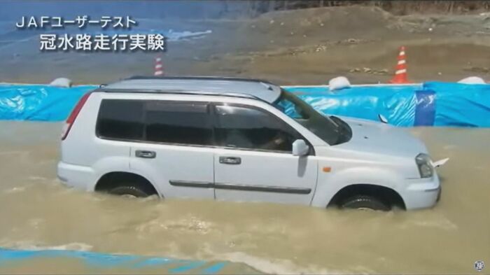 水深60cmでエンジン停止(JAF Channelより)