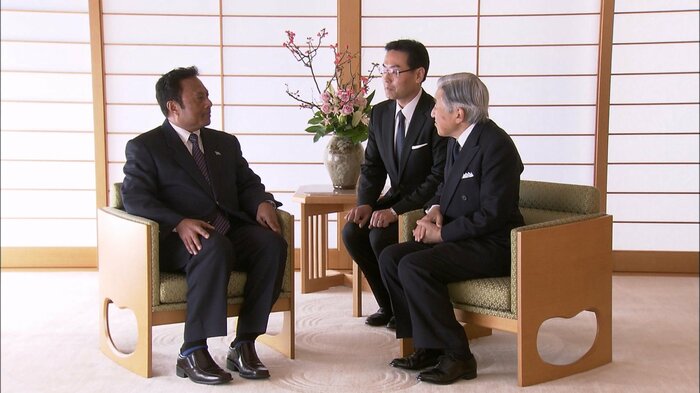 平成26（2014）年　パラオのレメンゲサウ大統領と懇談される陛下