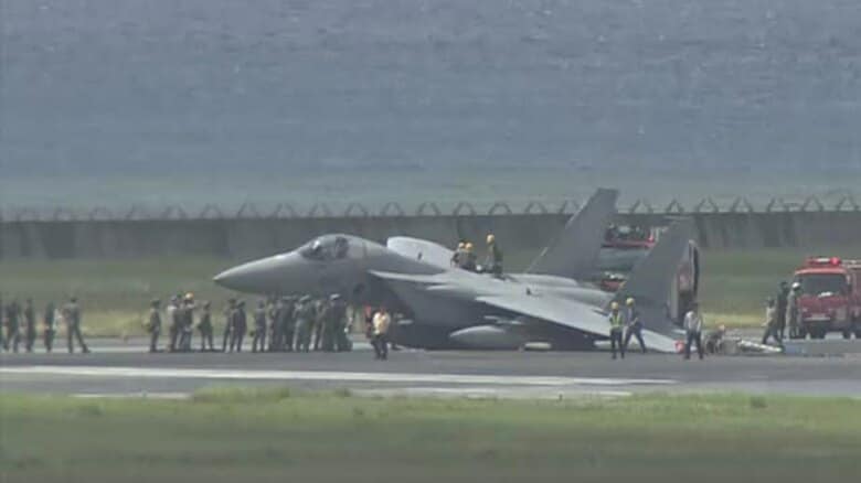 那覇空港滑走路に航空自衛隊のF15戦闘機がトラブルで停止｜FNNプライムオンライン