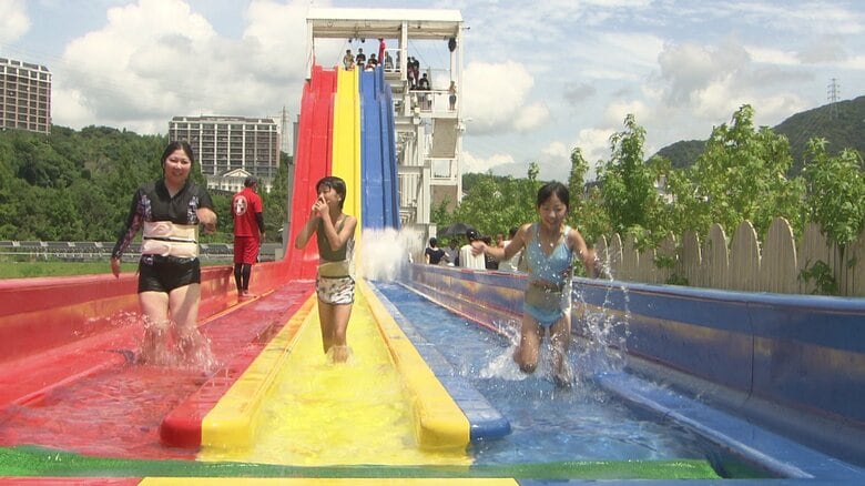 ハウステンボスで夏限定イベントが賑わい　全長70メートル「メガスライダー」にも歓声響く｜FNNプライムオンライン