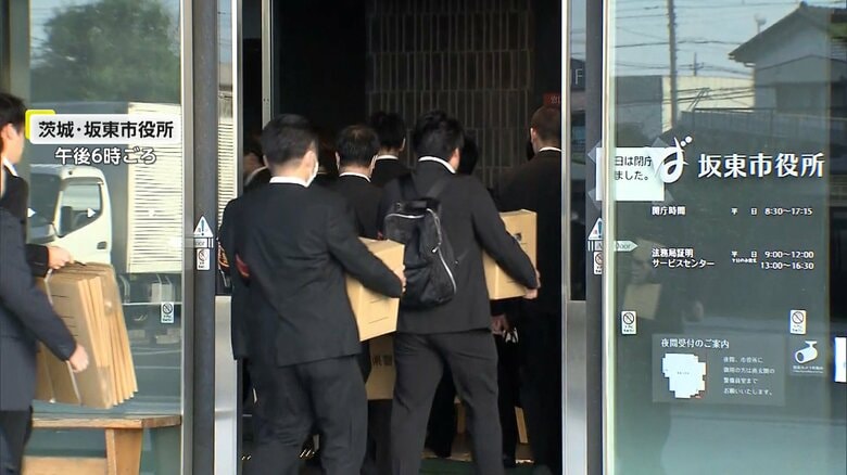 下水道工事めぐり収賄か…茨城・坂東市役所職員の戸高千利容疑者（52）を逮捕　お金なく生活に困っていたか　茨城県警｜FNNプライムオンライン
