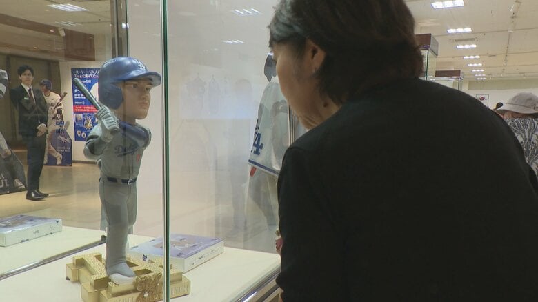 大谷翔平選手の550万円ボール！富山大和で日本人メジャーリーガーのグッズ展示・販売イベントが盛況「ずっしり重みがあって貴重な体験」｜FNNプライムオンライン