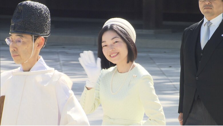 彬子さま淡いグリーンのロングドレス姿で明治神宮を参拝　昭憲皇太后110年祭の節目にあたり｜FNNプライムオンライン