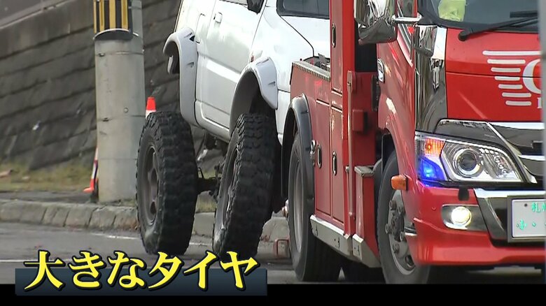 軽自動車だが大きなタイヤが取り付けられている