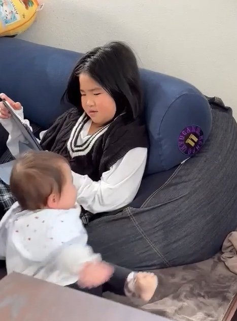 一緒に動画を見ていたけれど（提供：Ayanoさん）