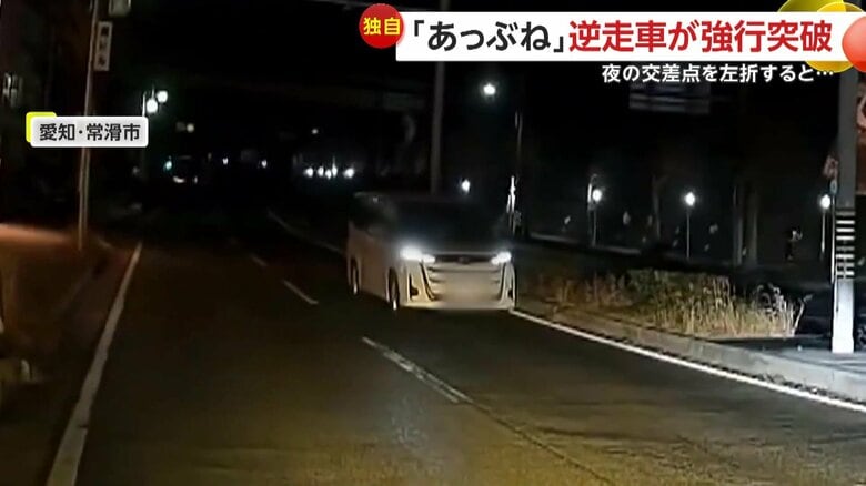 暗闇の中でぼうっと浮かんだ逆走車（のぶ パソコン相談）