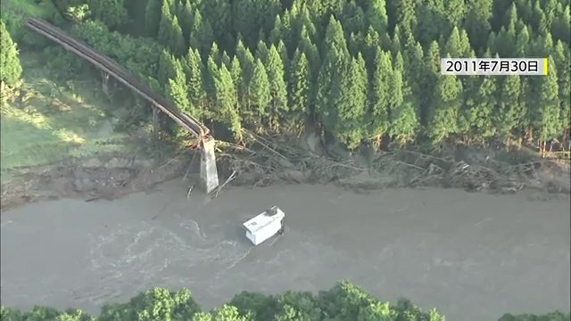 2011年7月30日撮影　JR只見線の橋梁が流失