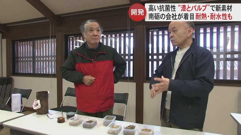 話し合う青山さんと川森さん
