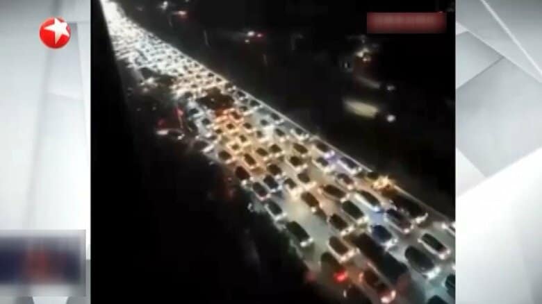 電力不足が深刻化する中国では各地で停電が相次ぎ大渋滞が発生