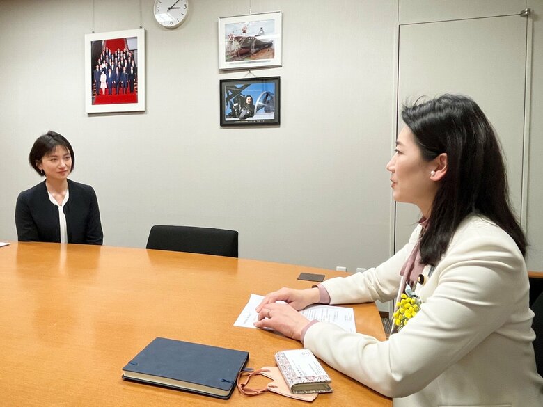 女性議員の場合は大抵夫も働いているため何らかのサポートがないと活動は難しいという