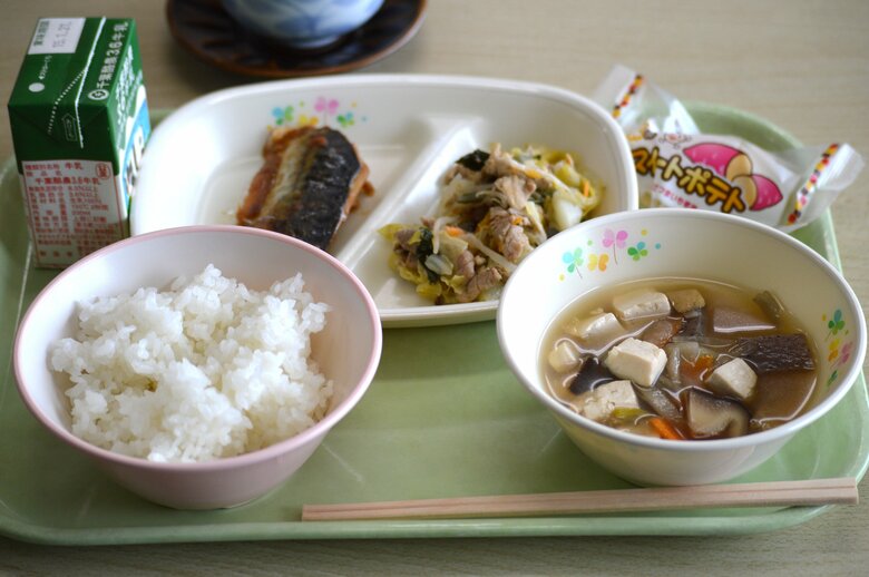 地域の旬の農水産物を使った南房総市のご飯給食は、子どもたちの健康を第一に考えている