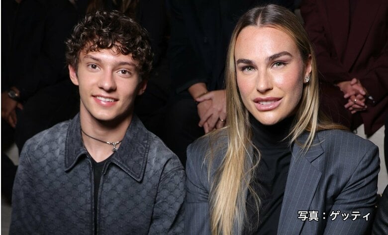 グッチのショーでテニスのアリーナ・サバレンカ選手と（2026年2月・ミラノ）