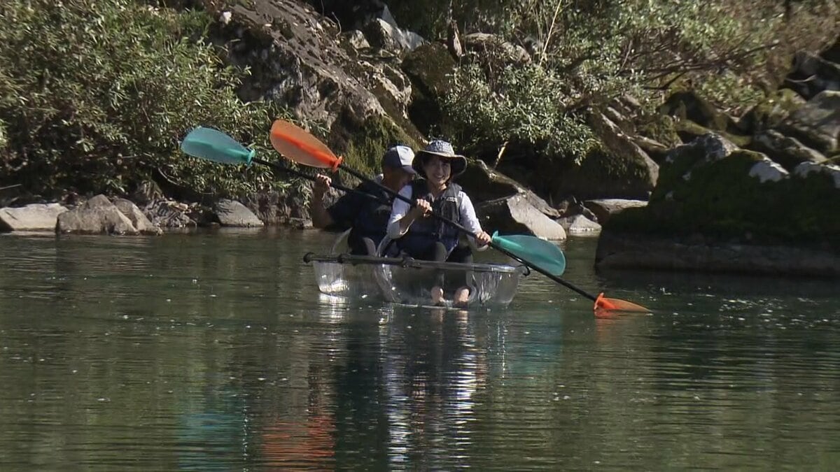 水彩画 カヤック 漕ぐ人 自然 水彩画 カヤック 漕ぐ人 自然