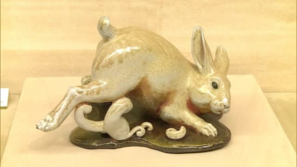 幻の備前焼「白備前」で作ったウサギの置物も 木村玉舟さんの作品展 