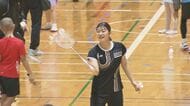 講師に“タカマツペア”など…アジア・アジアパラ大会の会場となる体育館でバドミントン教室 小学生ら約700人が参加