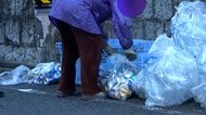 市職員と常習“中国人”女性がアルミ缶巡り攻防　翻訳機使い持ち去り罰則化伝達し「もうやらない」自転車には大量アルミ缶　名古屋市