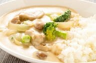 全体ではシチューとごはんは「わける派」が優勢？ハウス食品が“わけかけ論争”を全国調査…世代や地域差がある理由を聞いた