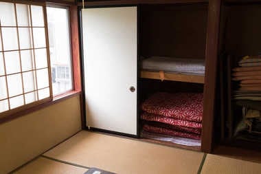 地震が起きたら「押し入れ」へ…留守番中の子どものための“シェルター”活用を提案